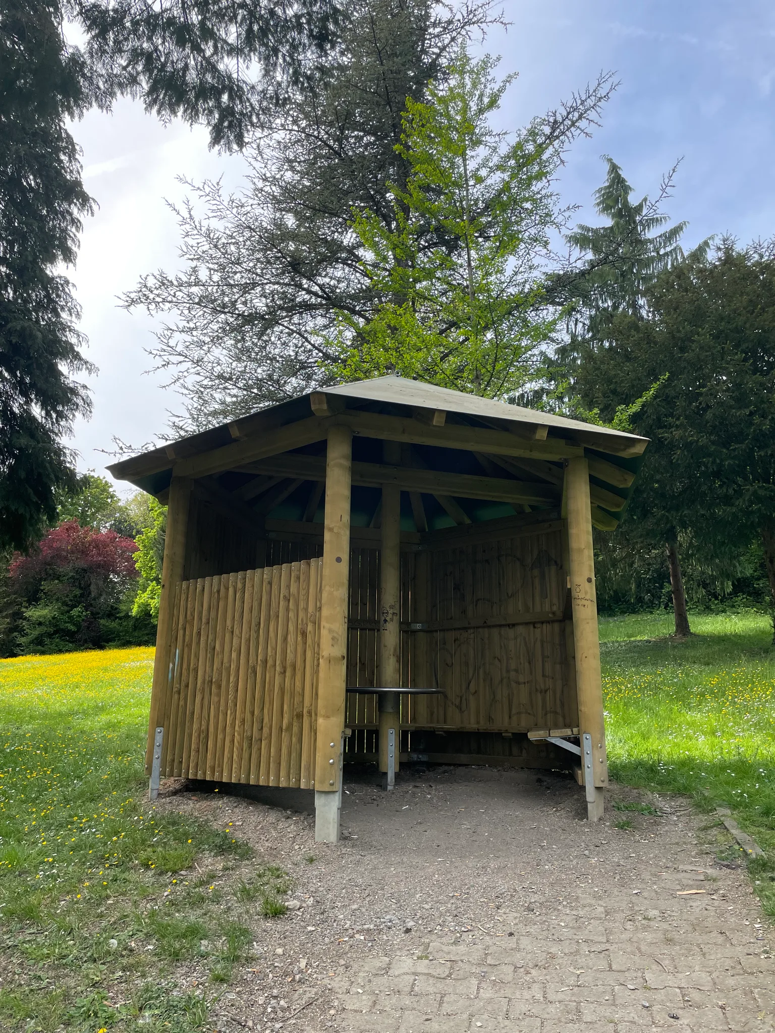 the bench (day)